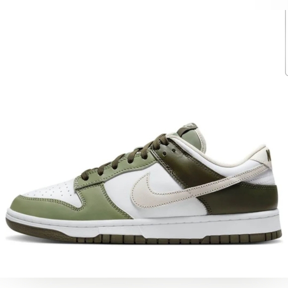 Nike Dunk Low *NWT* - Picture 3 of 9